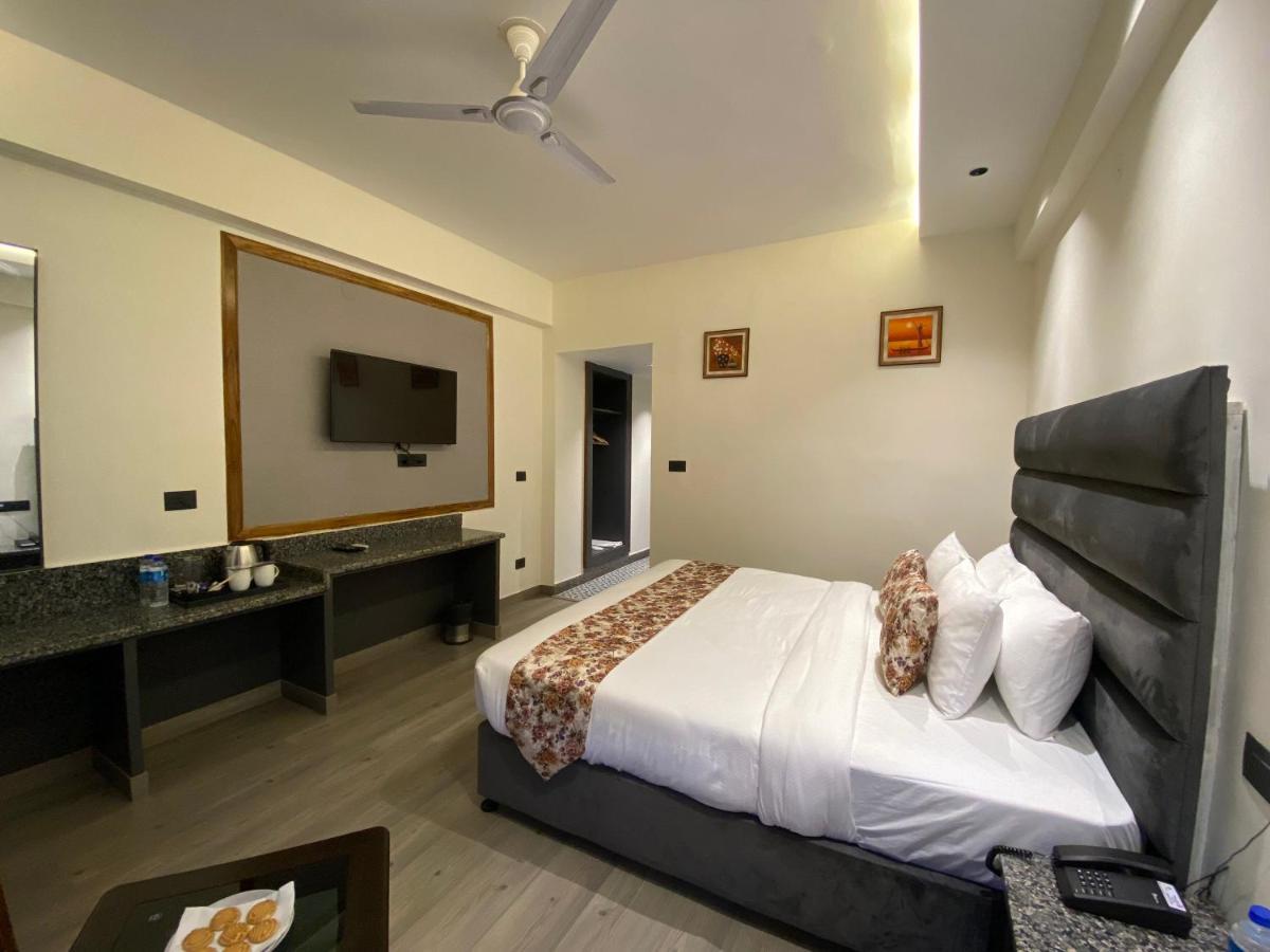 Click Sunburry Hotel Katra كاترا المظهر الخارجي الصورة